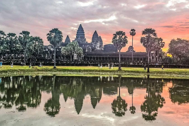 Siem Reap: Angkor Wat Tour for Bus Arrival from Phnom Penh Option 2: Angkor Temples Sunset Circuit with Guide