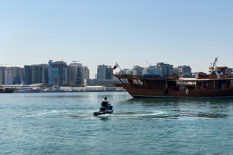 Doha 30 Minuten Selbstfahrt mit dem Jet-Ski; Highlight der Wolkenkratzer von DohaJet Ski Selbstfahrt mit Blick auf die Sky Scraper