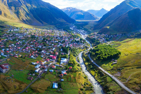 Tour di Kazbegi con una fantastica vista sulle montagne del Caucaso