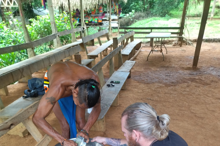 Nuit dans la communauté d&#039;Emberá : Culture, Nature, Tradition