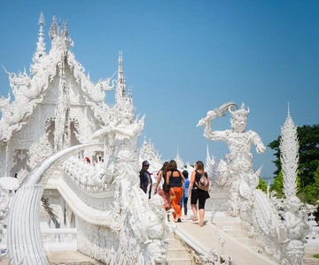 Chiang Mai Kaplıcalar ile Chiang Rai Tapınakları Günübirlik Gezisi