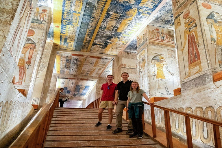 Luxor: Valley of the Kings and Queens Guided Tour with Lunch