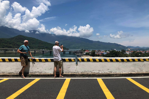 Von Hue aus: Hoi An Bustransfer mit Hai Van Pass &amp; Marmor ...