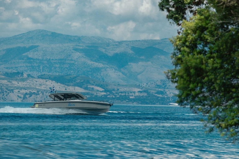 Korfu: Prywatny całodniowy rejs luksusową łodzią motorową