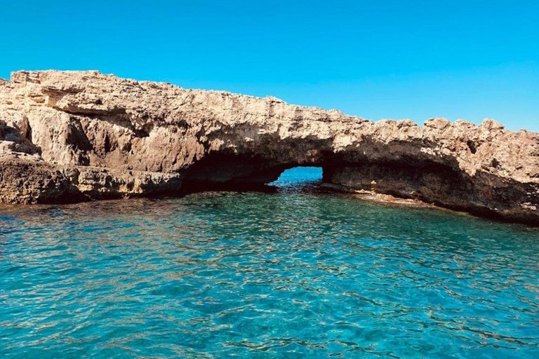 Mellieha: Giro in barca intorno a Comino, grotte e laguna blu