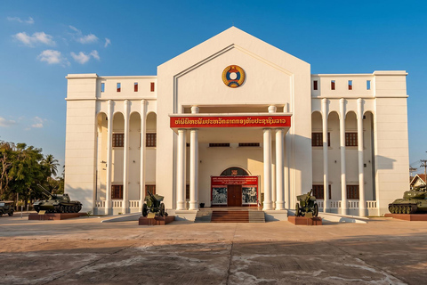 Vientiane: Guided City Tour with Public Transit