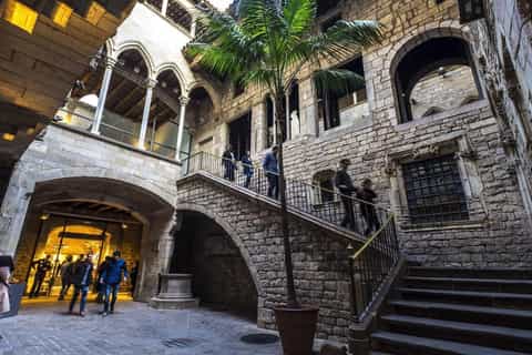 Barcelona: Picasso Museum Entry, Digital Guide & Born Walk