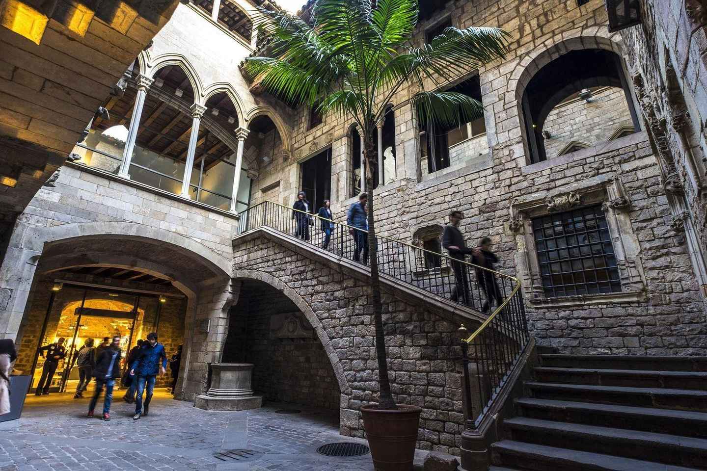 Barcelona: Picasso Museum Entry, Digital Guide & Born Walk
