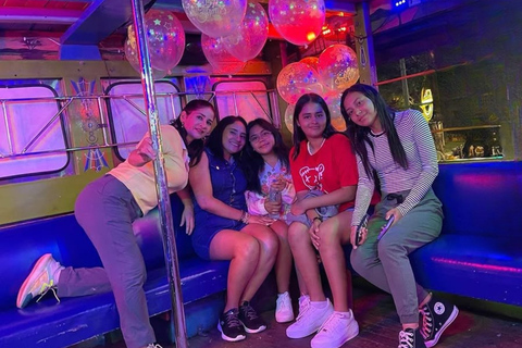 Medellín: Night City Tour on traditional Party Bus & Drinks Ruta Fresca