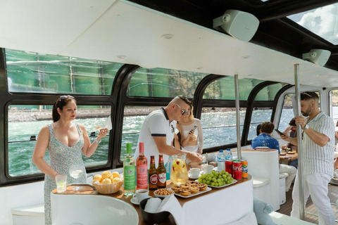 Lisbon – Sangria Social Premium Boat Experience Lisbon: Sangria Vibe Premium Boat Experience