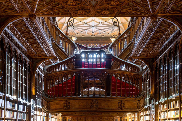 Porto: Visit the Lello bookshop and take a cruise Porto: Visit Lello Bookstore and take a Cruise