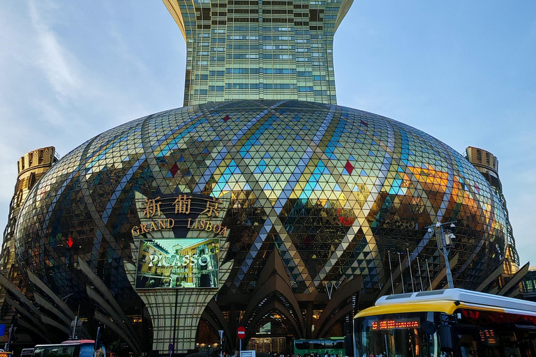 Macau: Old Town, Casinos & Neon Lights Guided Night Tour
