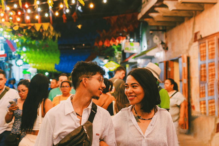 Cartagena: Centro Histórico Bar Crawl with a Local Guide
