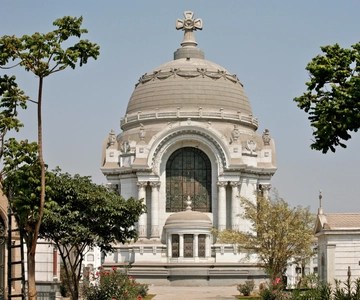 Excursion to the oldest cemetery in Lima