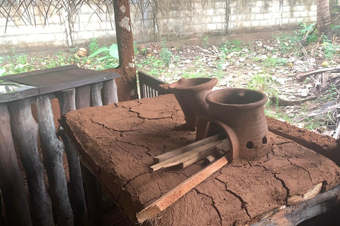 Anuradhapura: Attrezzatura tradizionale per cucinare in Sri LankaAnuradhapura: Attrezzi tradizionali per cucinare in Sri Lanka