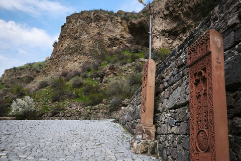 Tbilisi: Private Ride to Yerevan with Wine Tasting