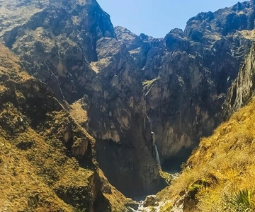 Arequipa: Cachoeira Huaruro e Trekking no Cânion do Colca - 4 dias