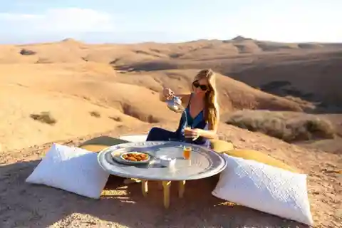 Marrakech: Montagne dell'Atlante, Deserto di Agafay, Pranzo, Giro in cammello