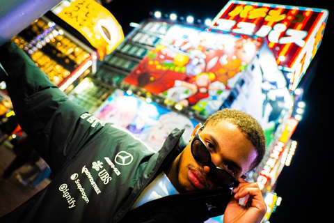 Tokyo: Shinjuku Neon Night Photo Tour