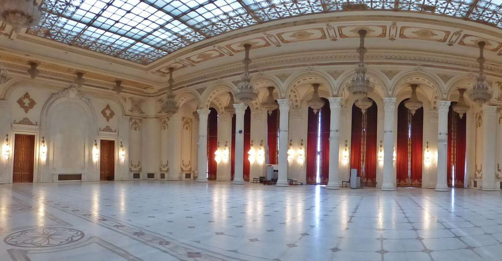 Spanish guided tour at the Palace of Parliament in Bucharest - Housity