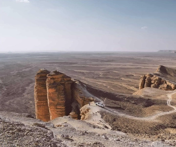 From Riyadh: Tuwaiq Mountains and Najd Plateau Day Trip