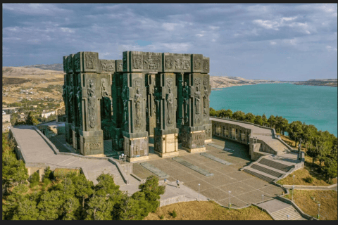 Tbilisi: Soviet Architecture Guided Tour with Transfers