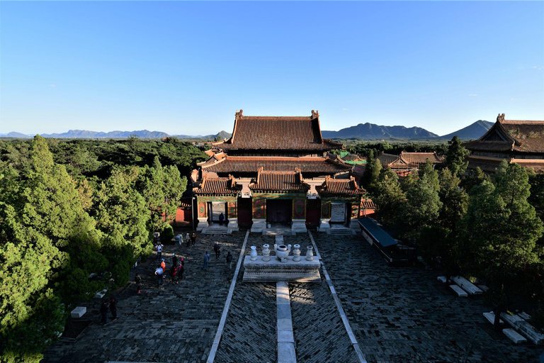 En dags östra Qing Tomb Tour med Peking engelska förare