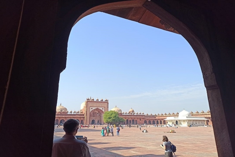 Depuis Agra : Excursion d'une journée au Taj Mahal et à Fatehpur SikriVisite guidée avec voiture confortable et guide touristique local uniquement.