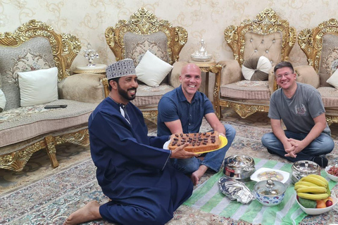 Omani Hospitality: Authentic Family Dinner Experience