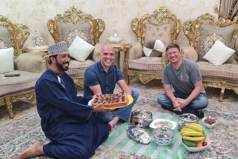 Omani Hospitality: Authentic Family Dinner Experience