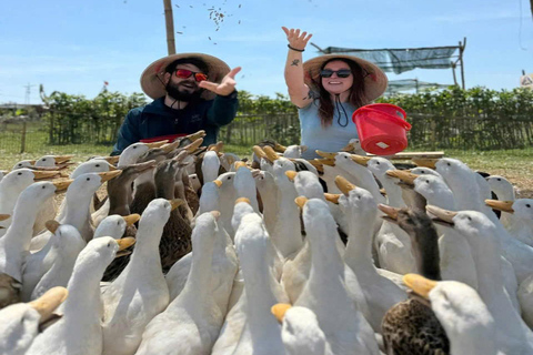 Hoi An: Tra Que Village, Duck Stop, and Sunset Bike Tour