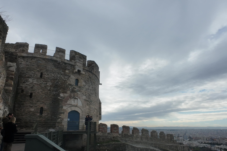 Thessaloniki: Upper Town Bus & Walking Tour with Drinks