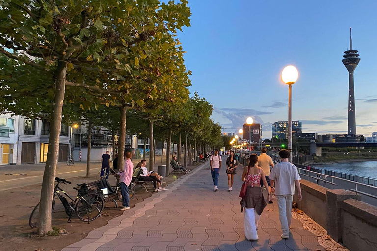 Düsseldorf: Private 1 Hour Photoshoot with Pro Photographer