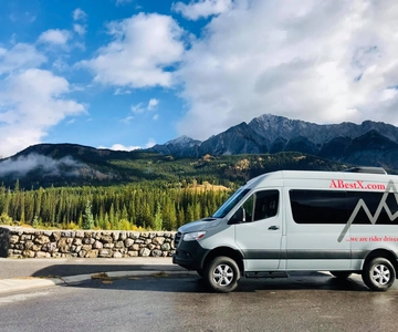 Calgary/Canmore/Banff: Lake Louise & Moraine Lake Shuttle