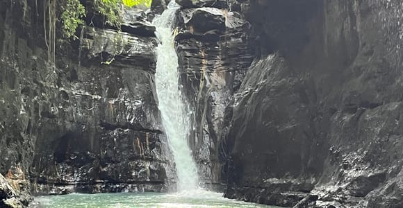Von Manila aus: Tagestour zu den Pagsangjan-Wasserfällen und dem Hidden Valley