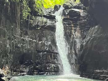 Von Manila aus: Tagestour zu den Pagsangjan-Wasserfällen und dem Hidden Valley