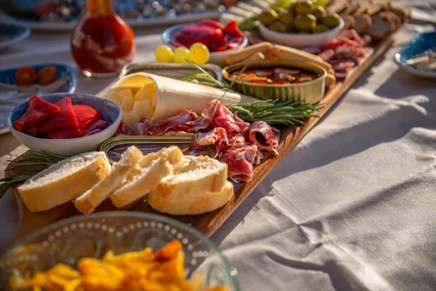 Barcelona: Lokale Tapas en Drankjes Zeilavontuur Tour