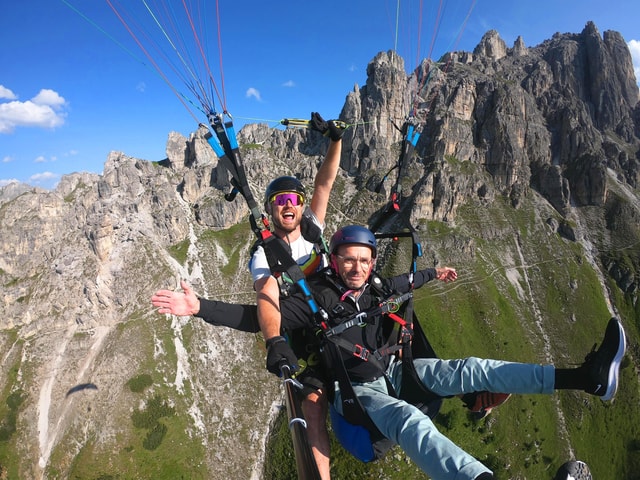 Neustift im Stubaital: Tandem Paragliding Flight