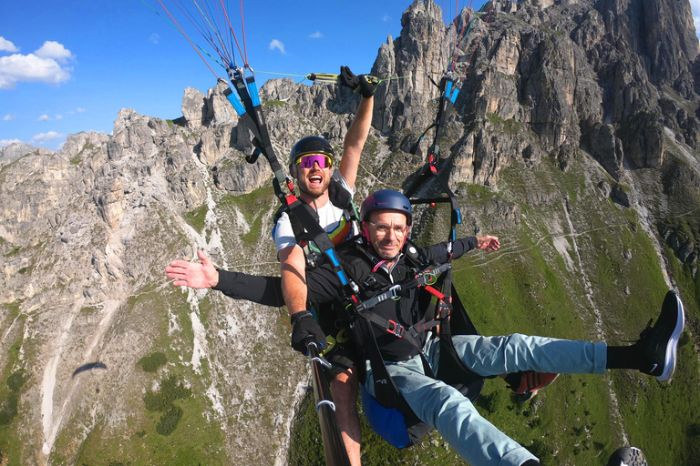 Neustift im Stubaital: Tandem Paragliding Flight Stubaital: Classic Tandem Paragliding Flight