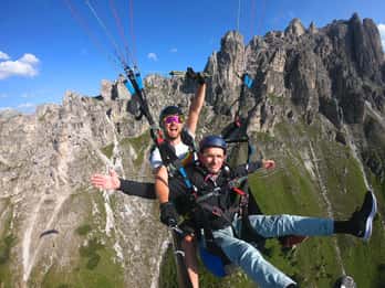 Neustift im Stubaital: Tandem Paragliding Flight