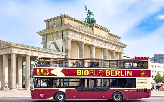 Berlin: Tour im Hop-On-Hop-Off-Sightseeing-Bus & Boot-Option