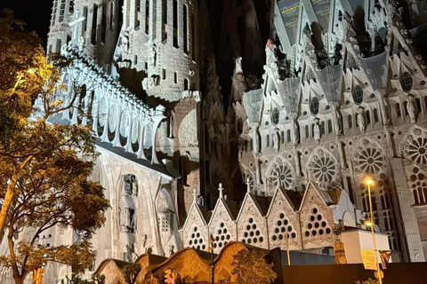 Barcelona: Pubcrawl with VIP Entry to Rooftops and Nightclub