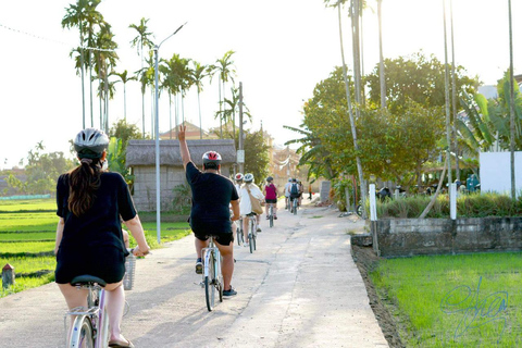 Tour en bicicleta por la campiña de Hoi An - Pueblo de Tra Que y cesta en barco