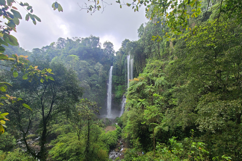 Bali Hidden Trekking, Wasserrutsche, Sekumpul, &amp; Fiji WasserfallAbholung vom Hotel und Rücktransfer zum Hotel inbegriffen