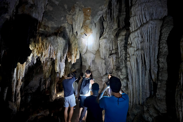 Khao Sok: Private Longtail Boat Tour at Cheow Lan LakeOption 2: 4-Hour Tour with Hotel Pickup and Drop-Off