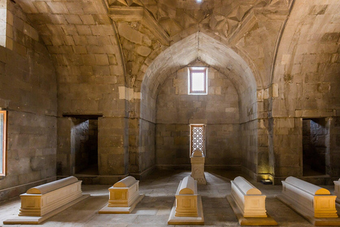 Baku: Old City Guided Walking Tour Baku Old City with professional guide group & private tour