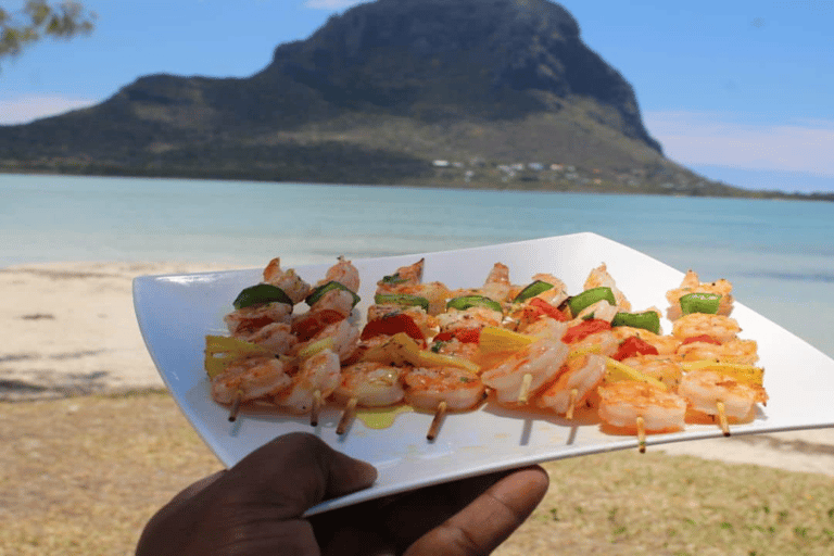 Bateau privé à l&#039;Île aux Bénitiers : Plongée en apnée avec les dauphins et homardBateau privé Île aux Bénitiers : Nage avec les dauphins et homard