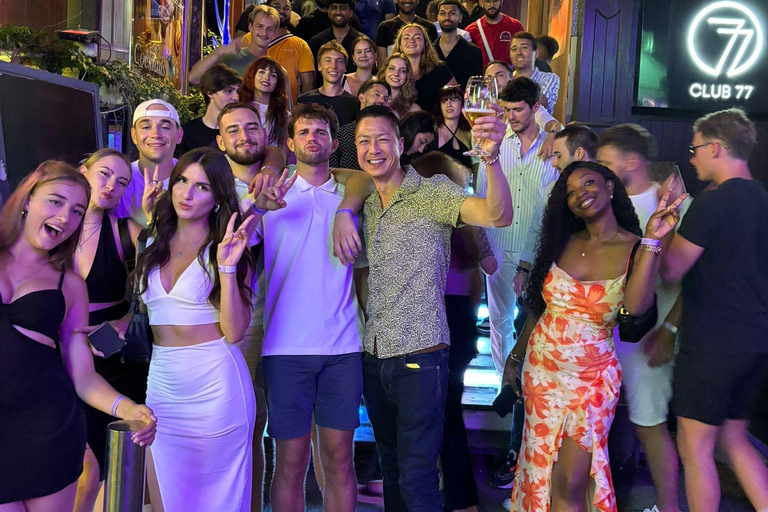 Izmir: Pub Crawl with Drinks and Games