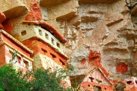 Chachapoyas: Mausoleos de Revash y Museo de Leymebamba