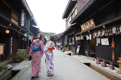 Round Trip Bus Tour from Nagoya to Shirakawa-go or Takayama Nagoya ↔Takayama